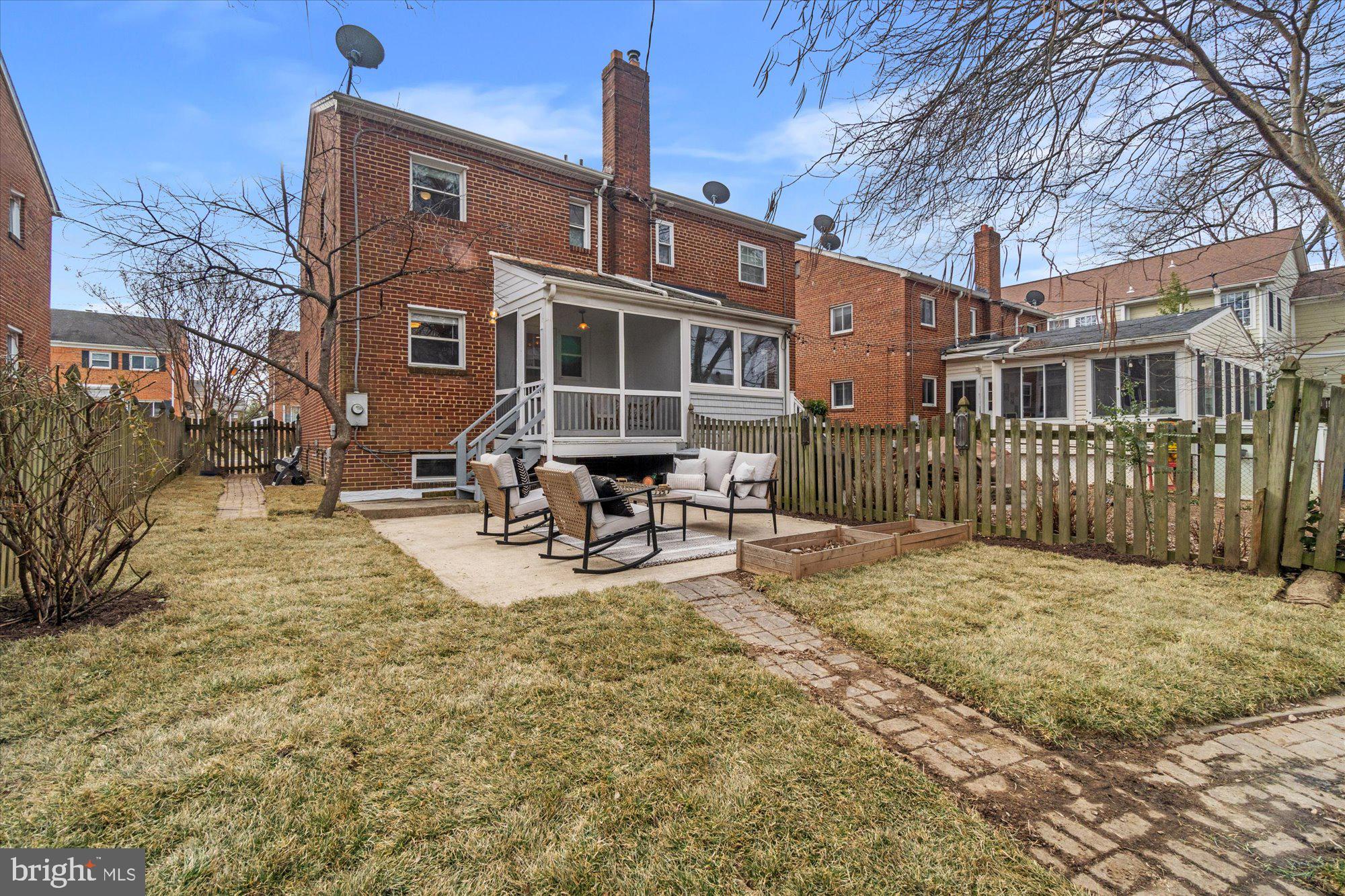 118 E Glendale Ave E