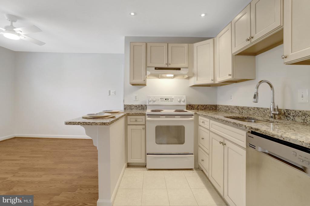 1800 DEWITT AVENUE Unit: H