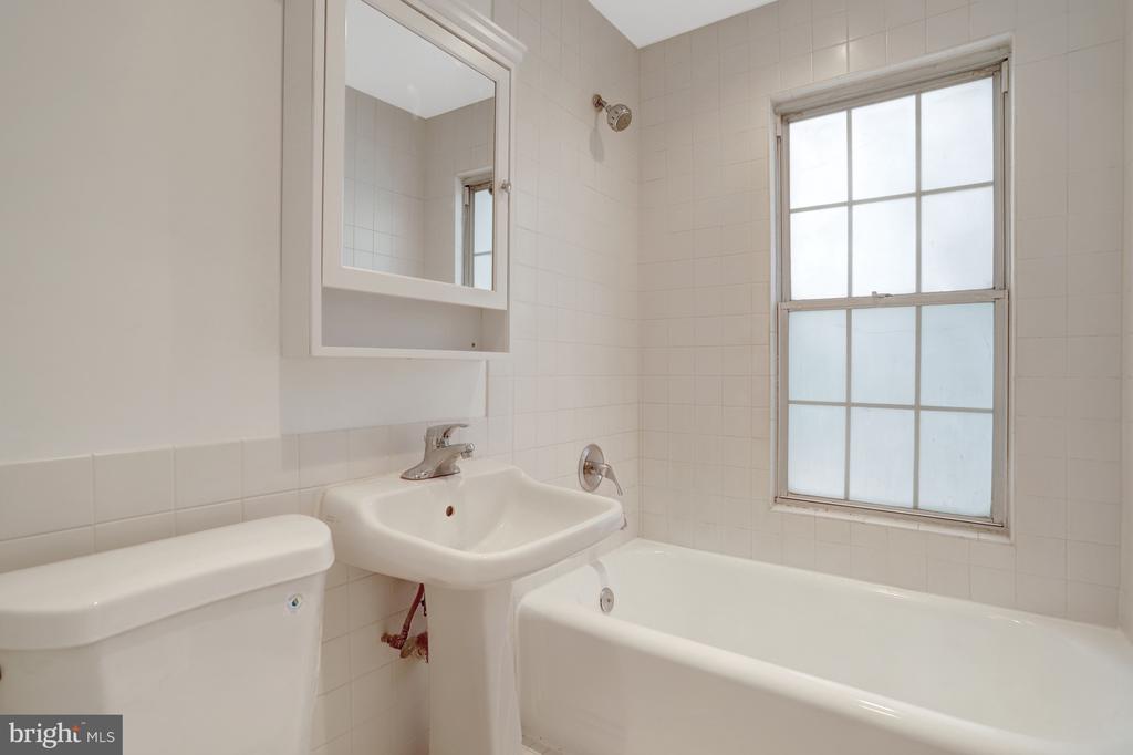1800 DEWITT AVENUE Unit: H