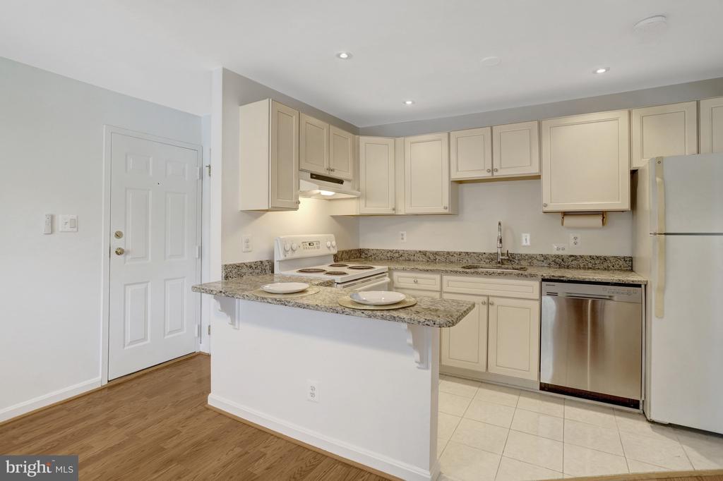 1800 DEWITT AVENUE Unit: H