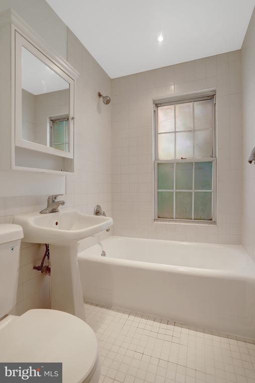 1800 DEWITT AVENUE Unit: H