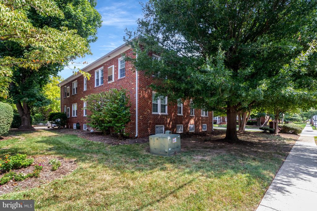 1800 DEWITT AVENUE Unit: H
