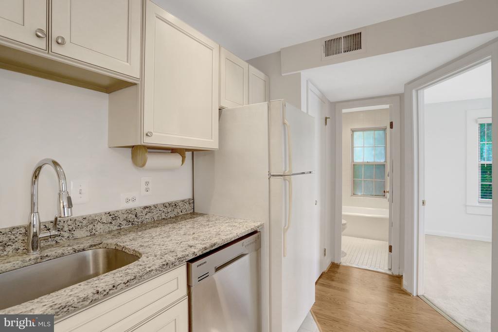 1800 DEWITT AVENUE Unit: H