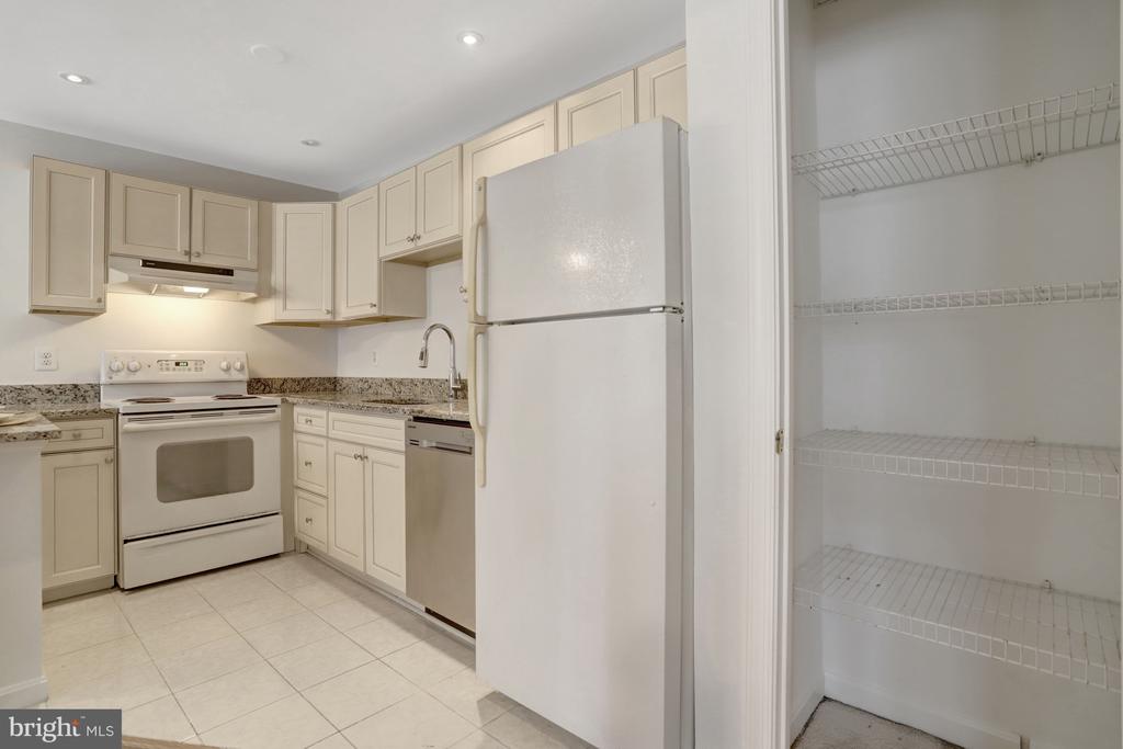 1800 DEWITT AVENUE Unit: H