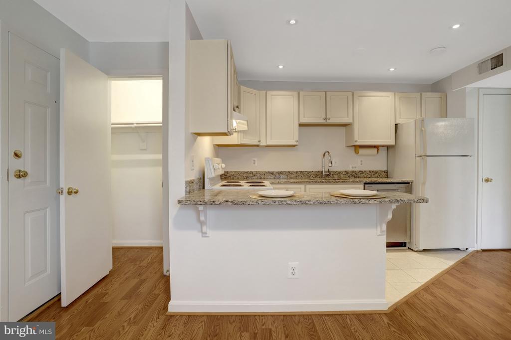 1800 DEWITT AVENUE Unit: H