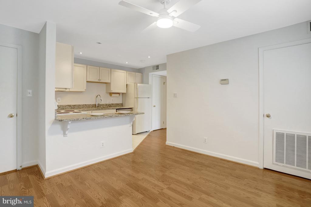 1800 DEWITT AVENUE Unit: H