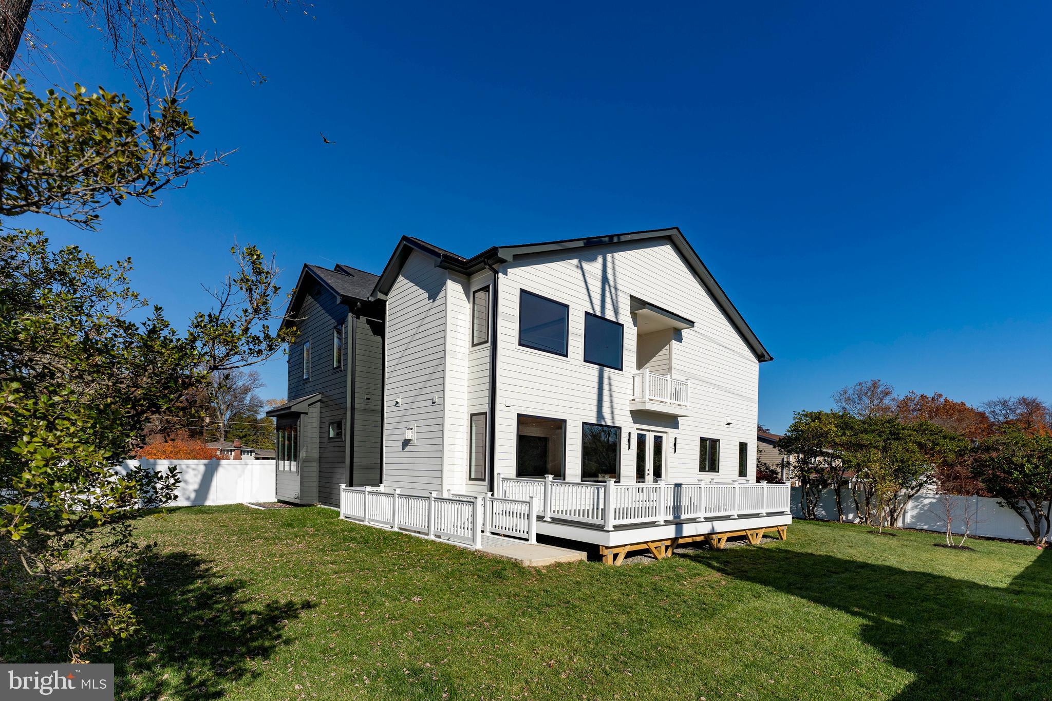 1009 Westwood Dr NE