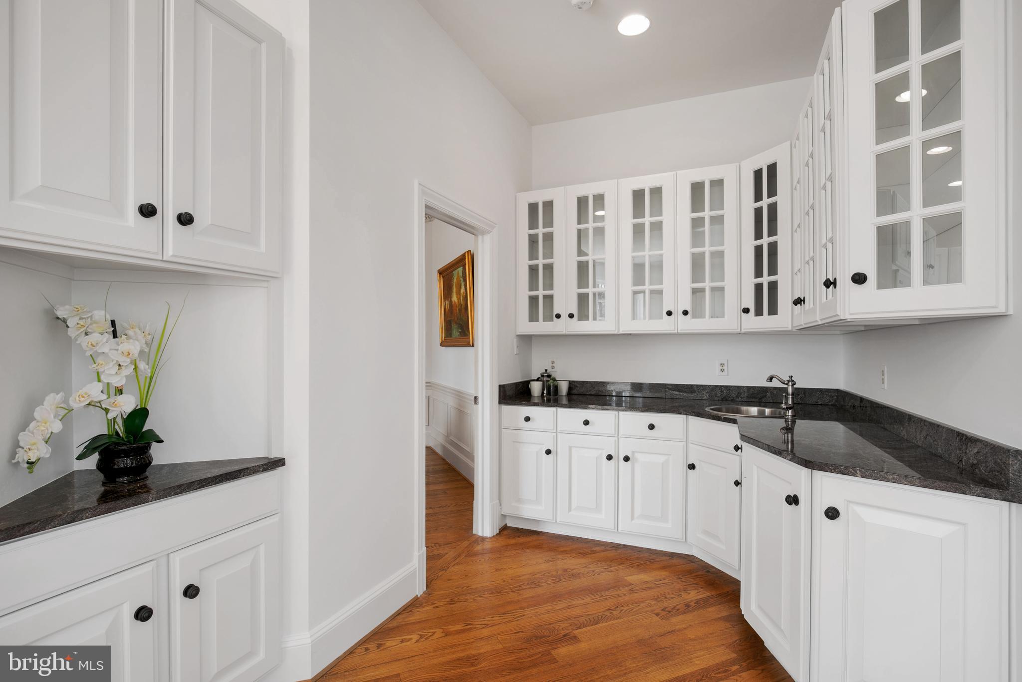 2400 Oakmont Ct