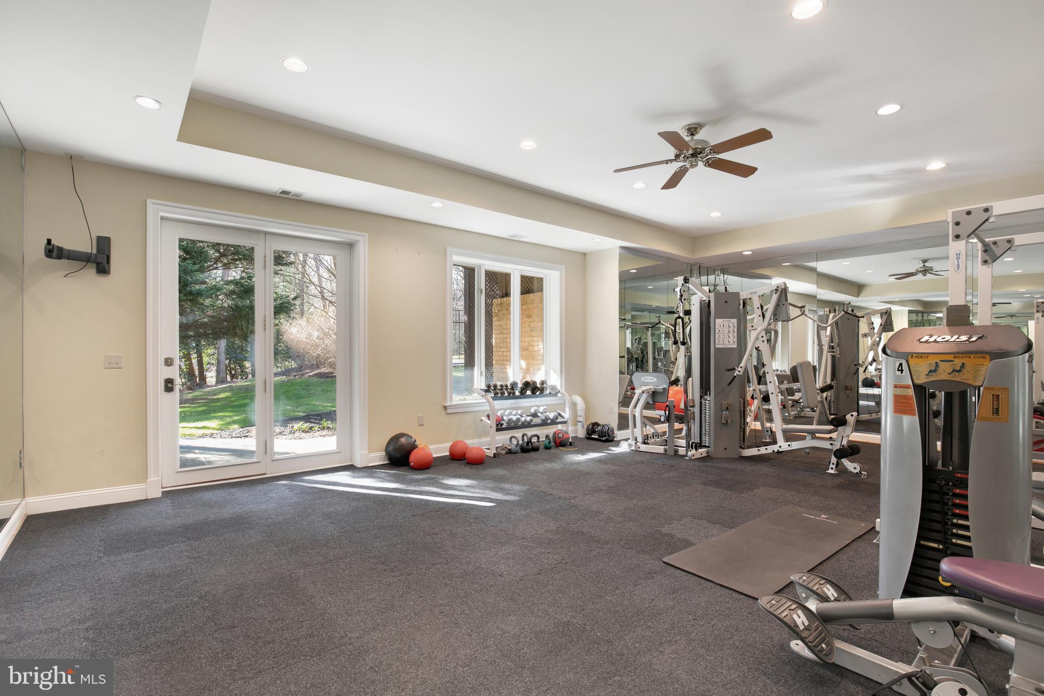 2400 Oakmont Ct