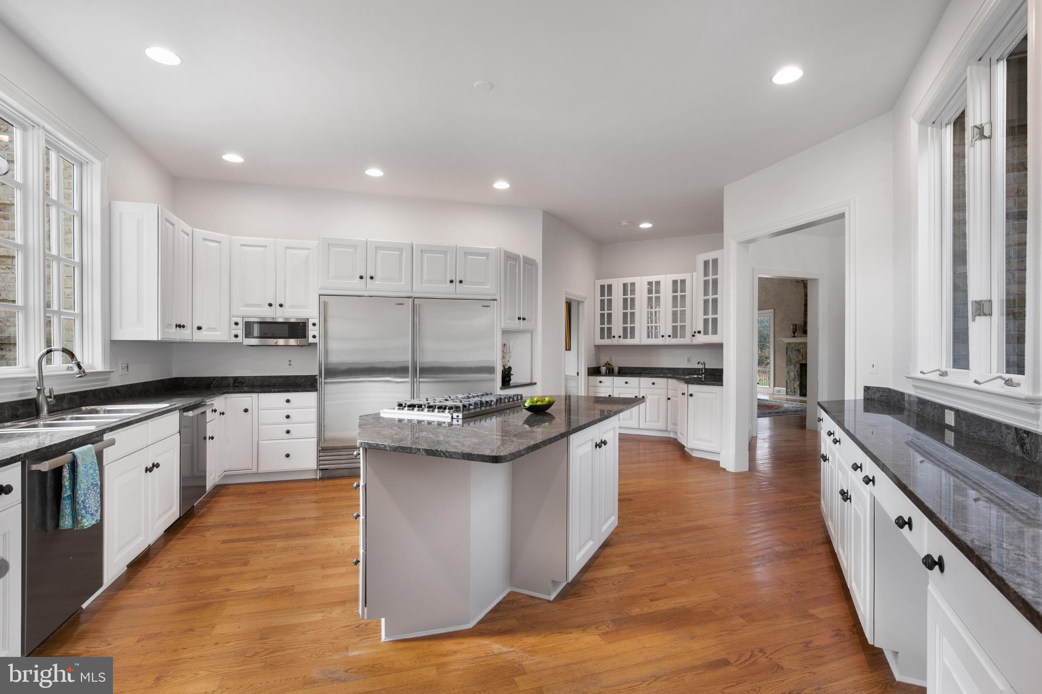 2400 Oakmont Ct