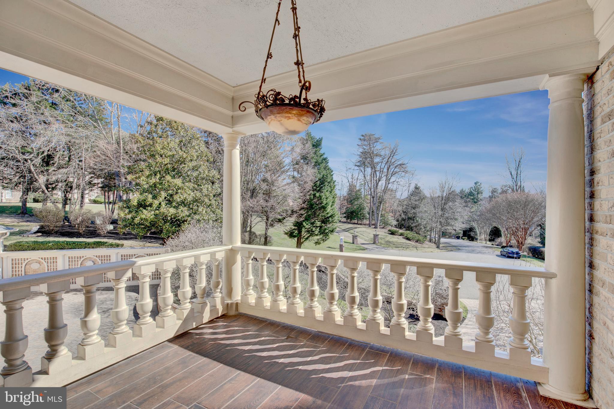 2400 Oakmont Ct