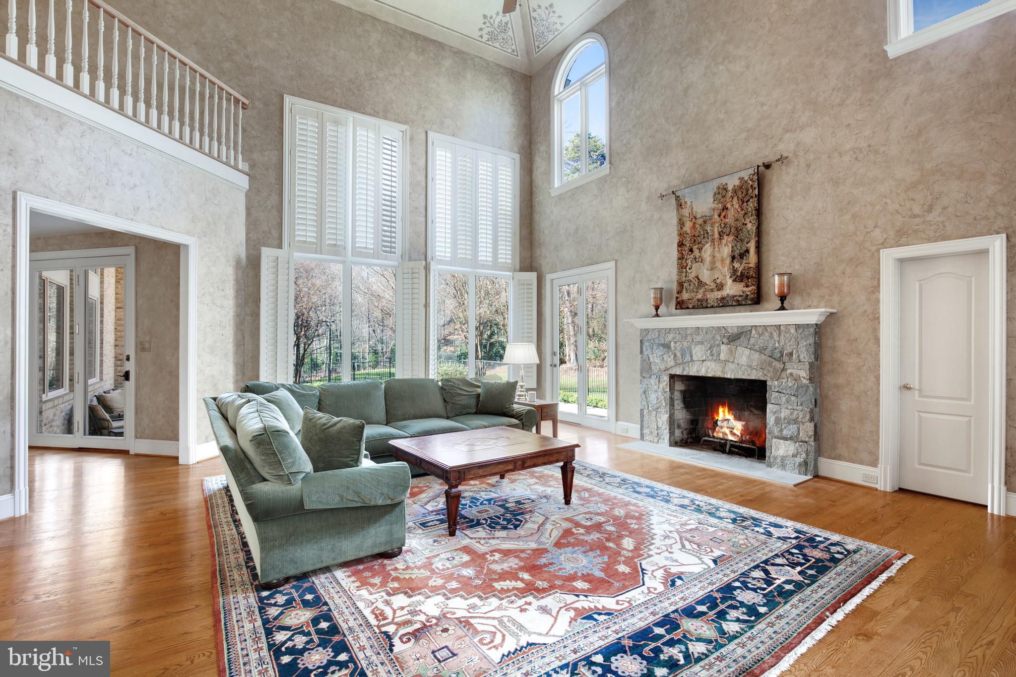 2400 Oakmont Ct
