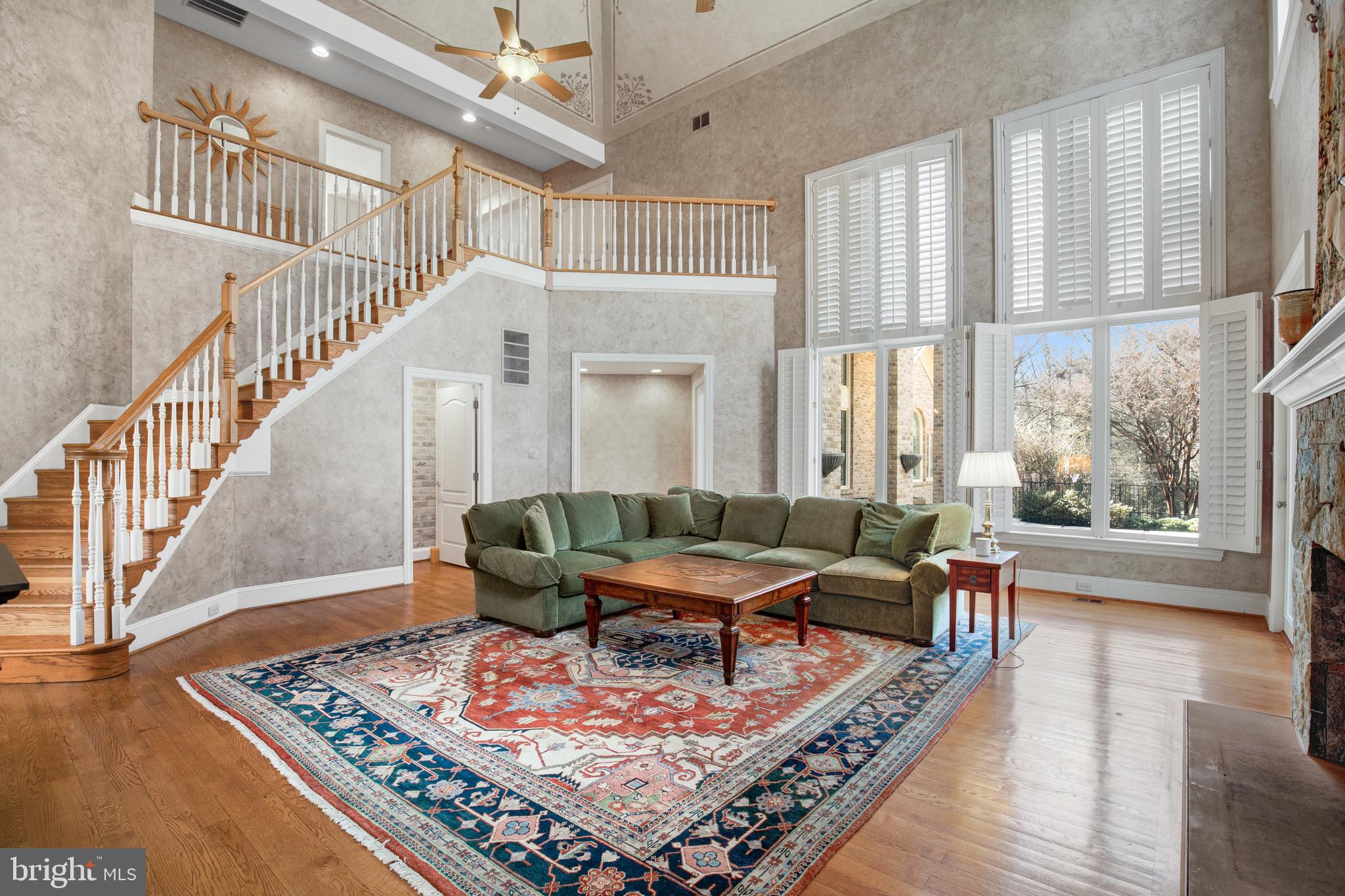 2400 Oakmont Ct