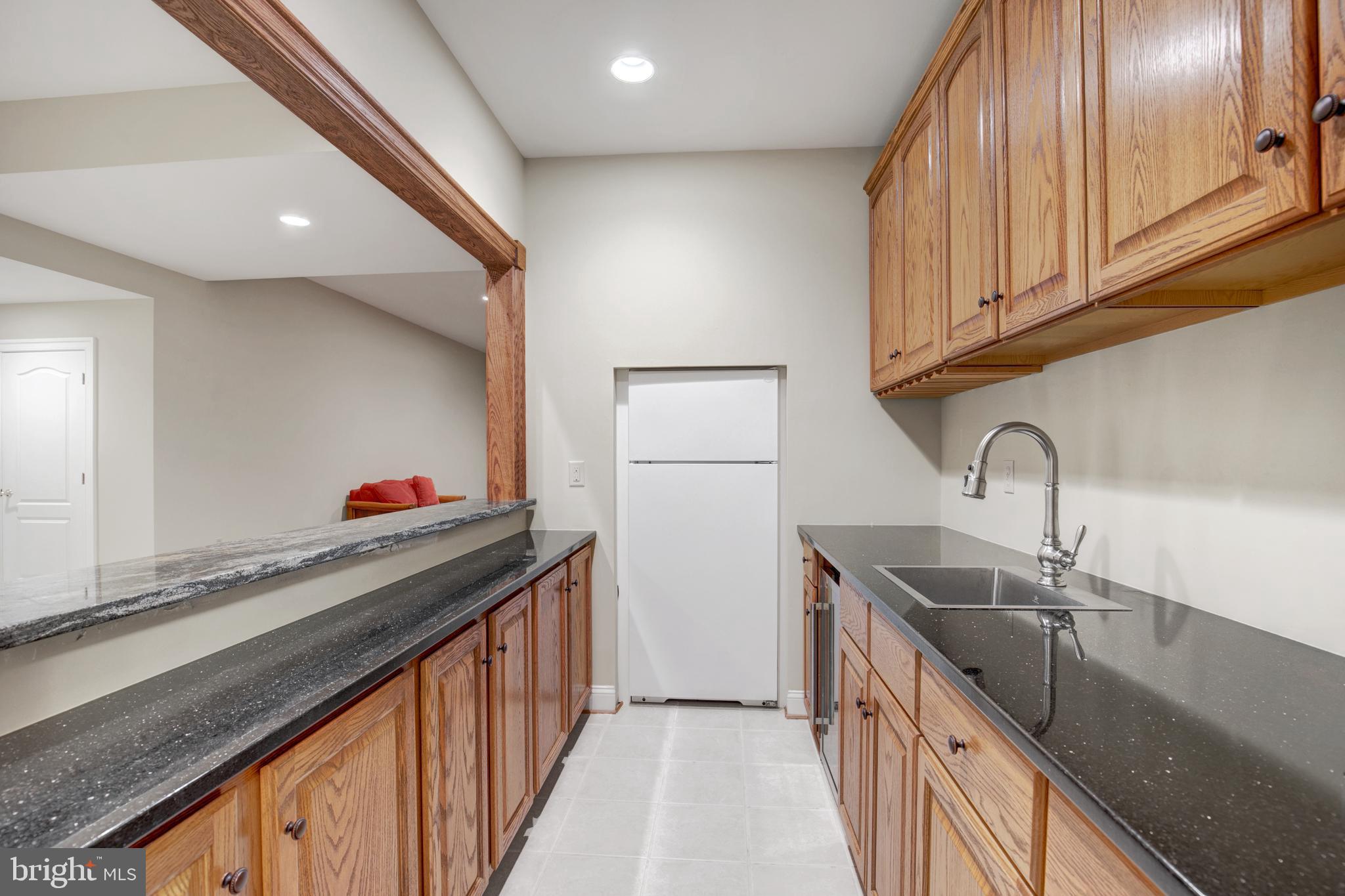 2400 Oakmont Ct