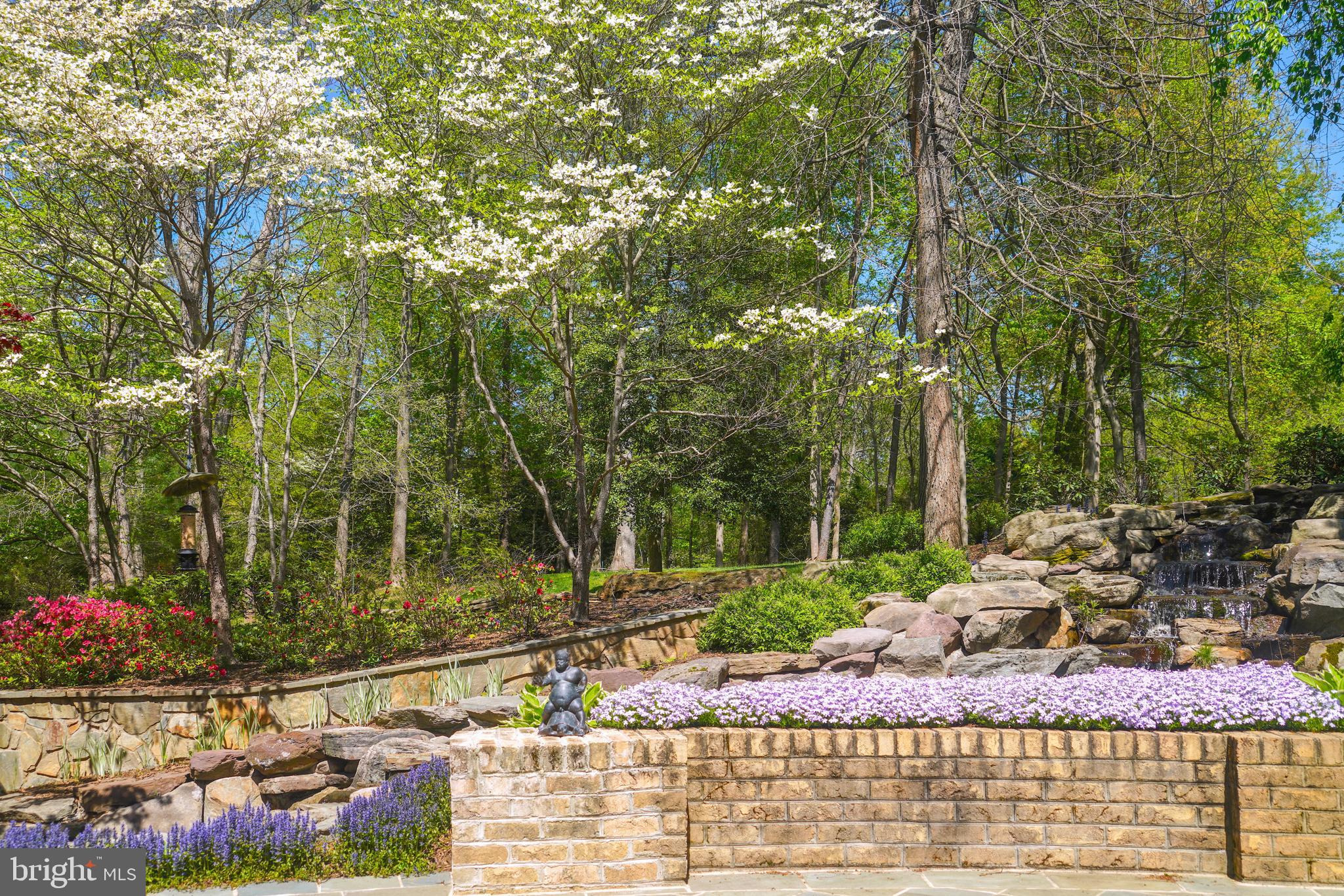 2400 Oakmont Ct
