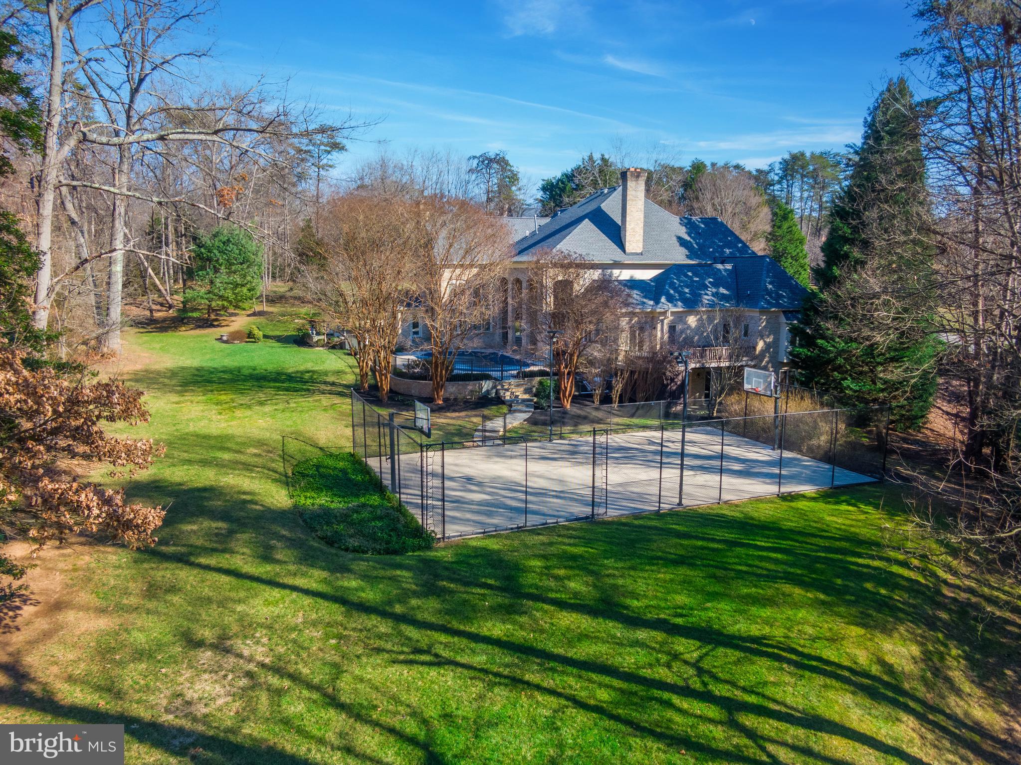 2400 Oakmont Ct