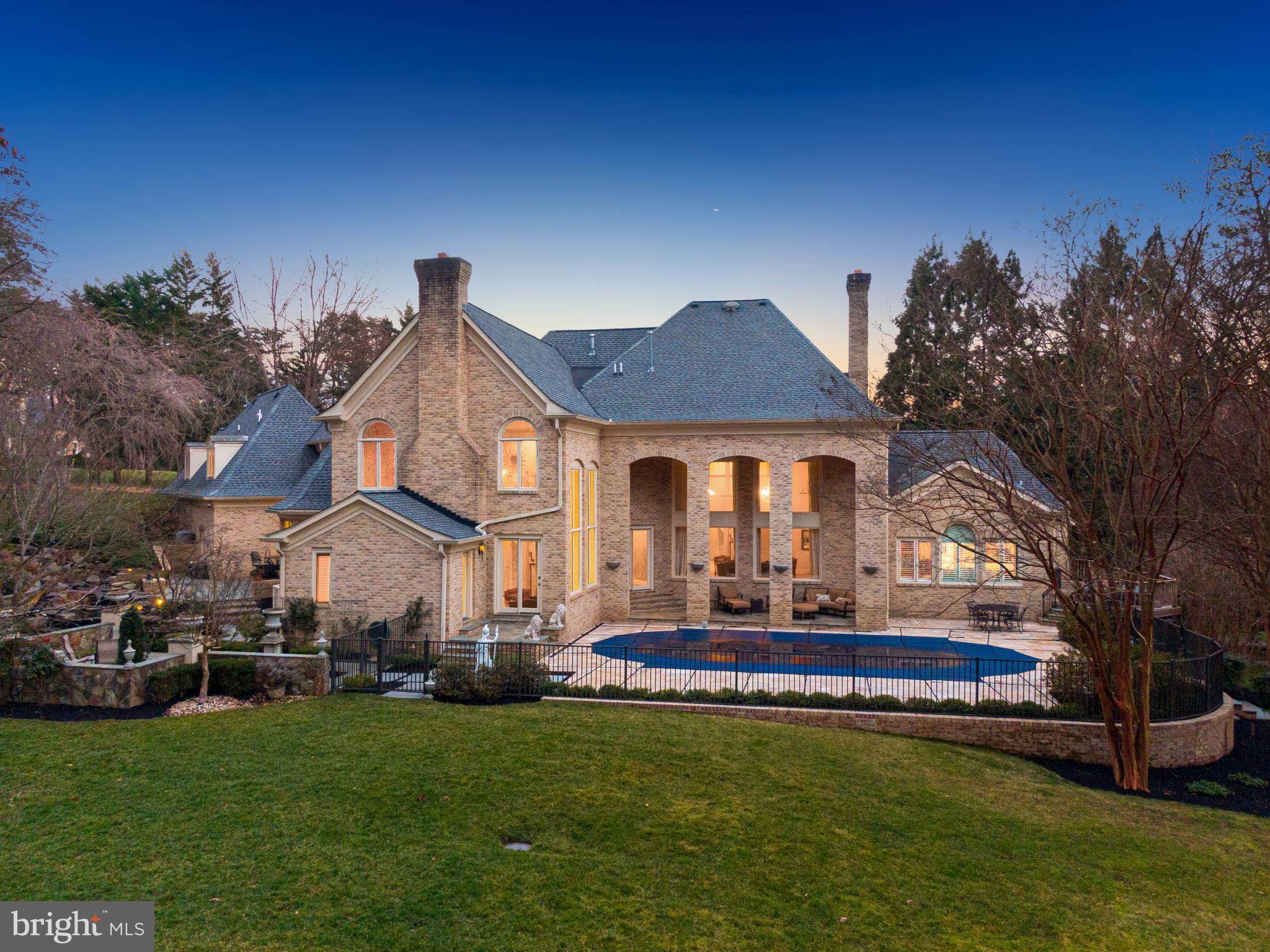 2400 Oakmont Ct