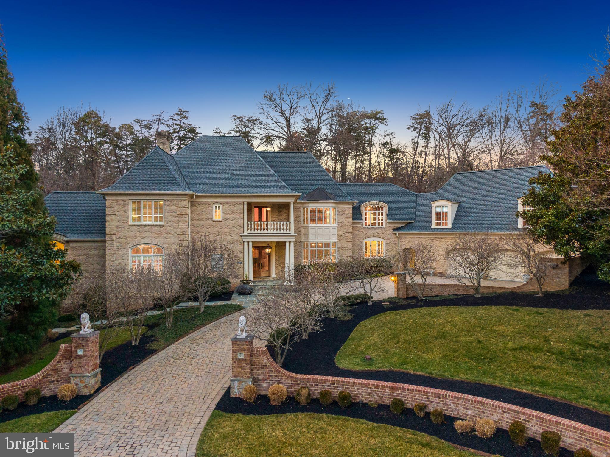 2400 Oakmont Ct