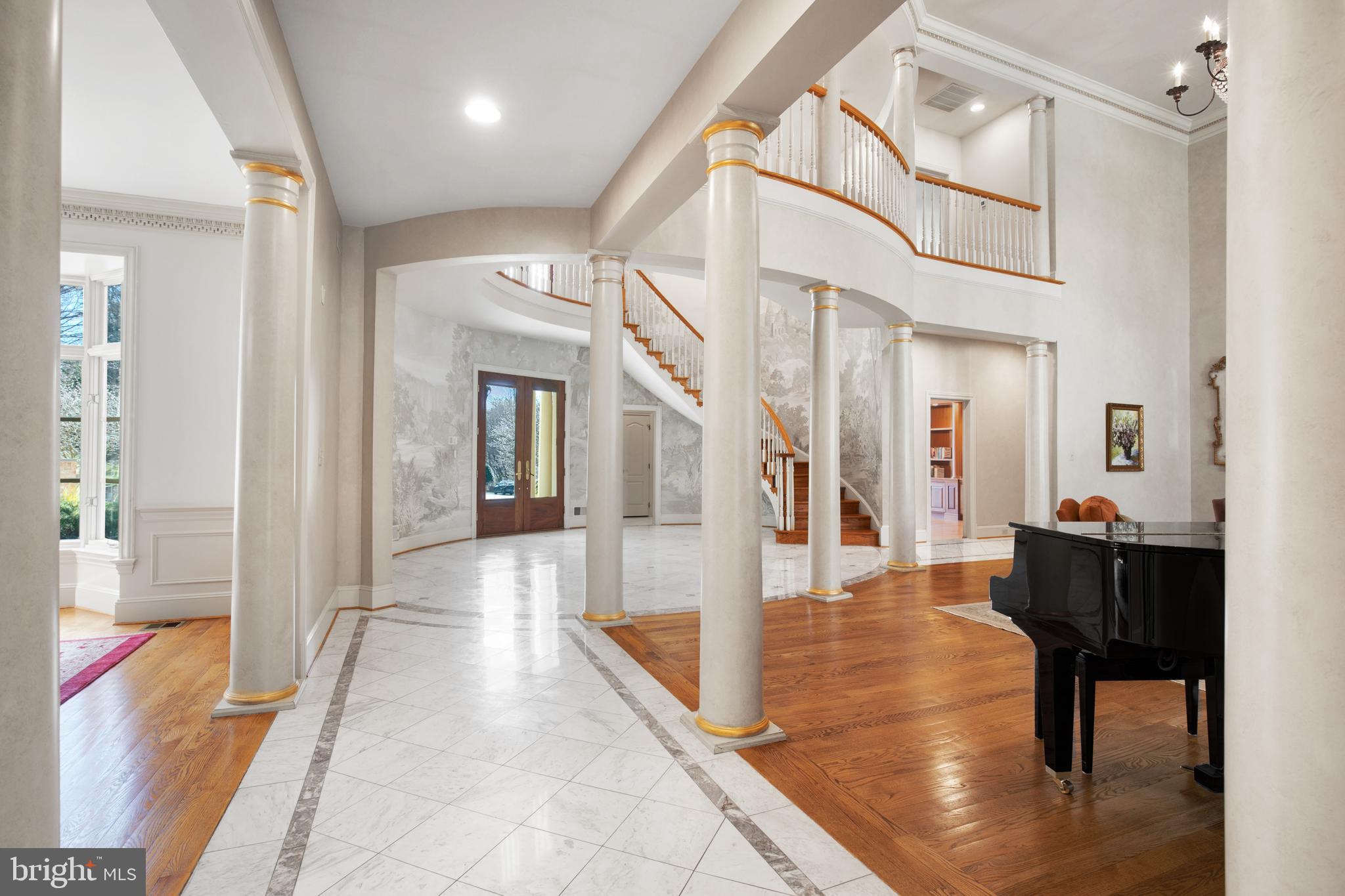 2400 Oakmont Ct