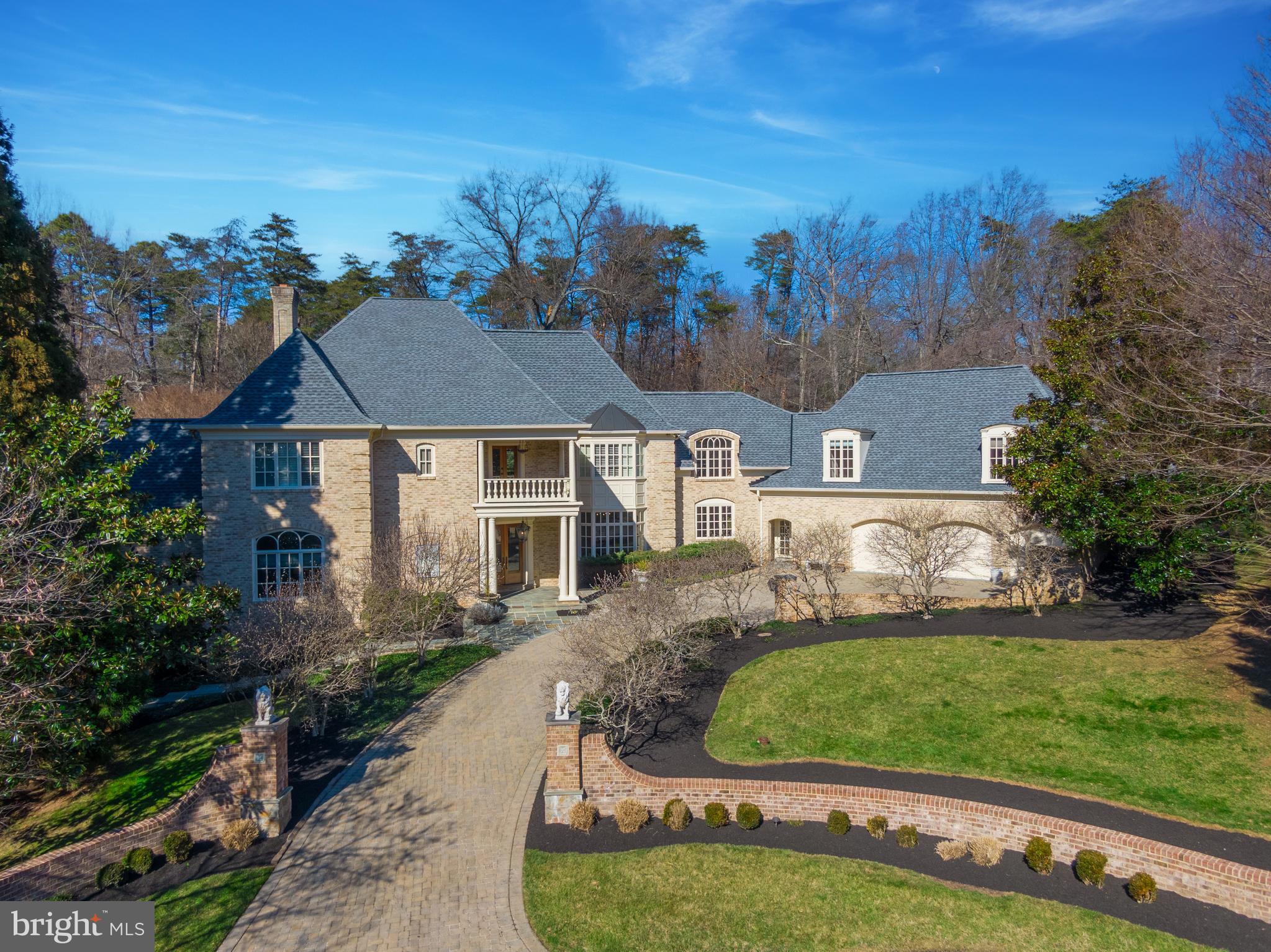 2400 Oakmont Ct