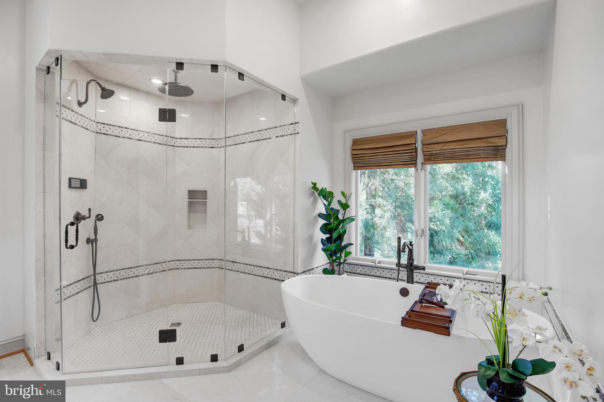2400 Oakmont Ct