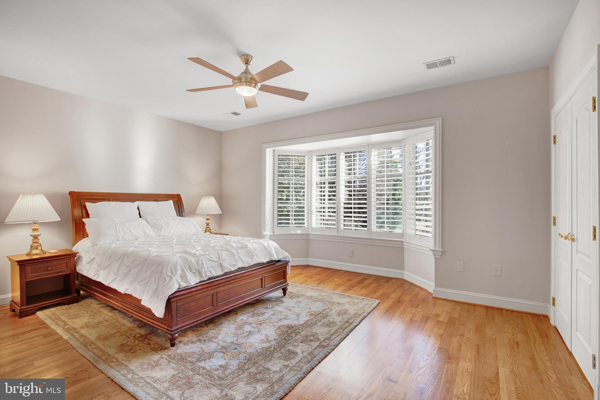 2400 Oakmont Ct