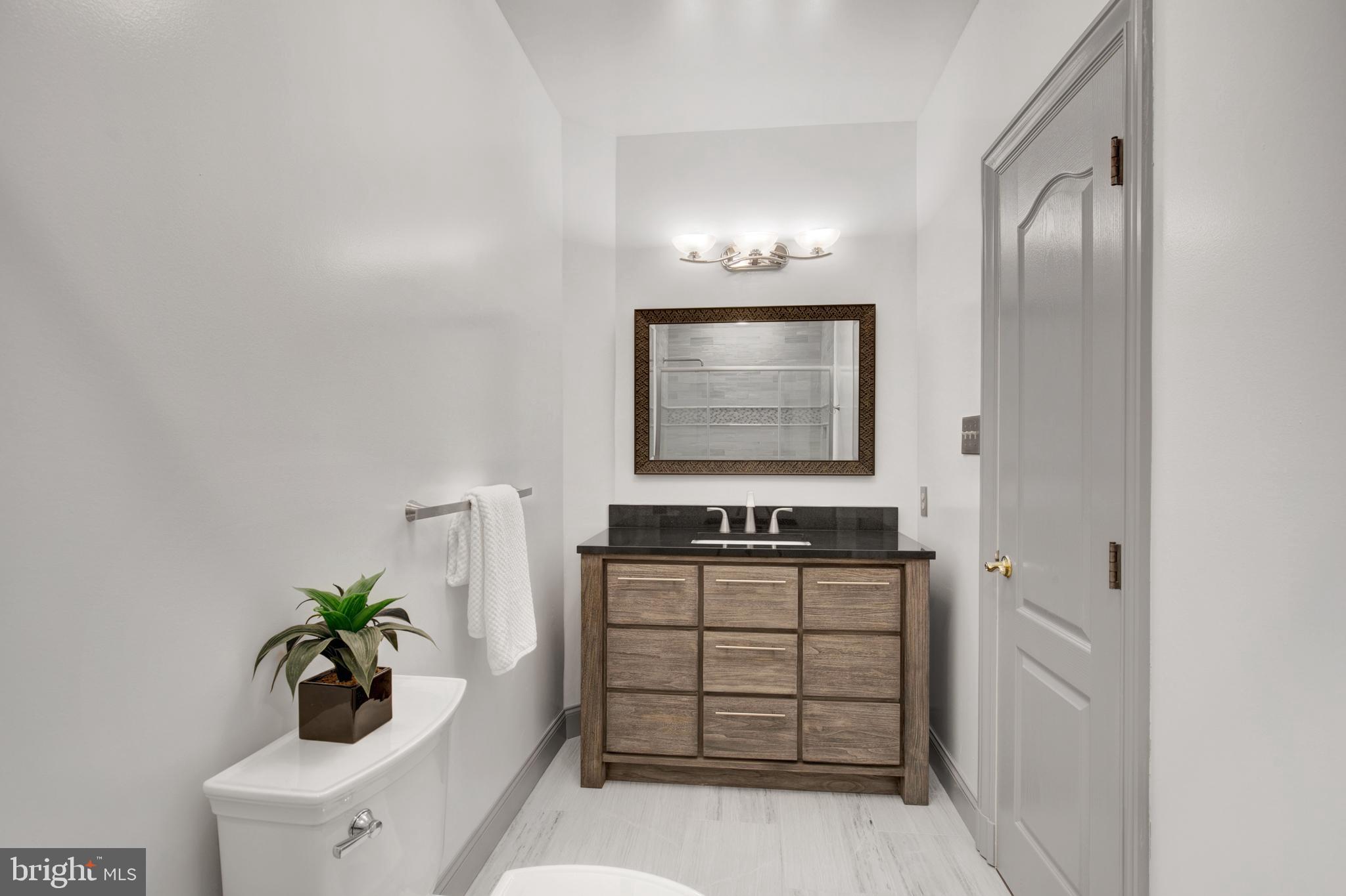 2400 Oakmont Ct