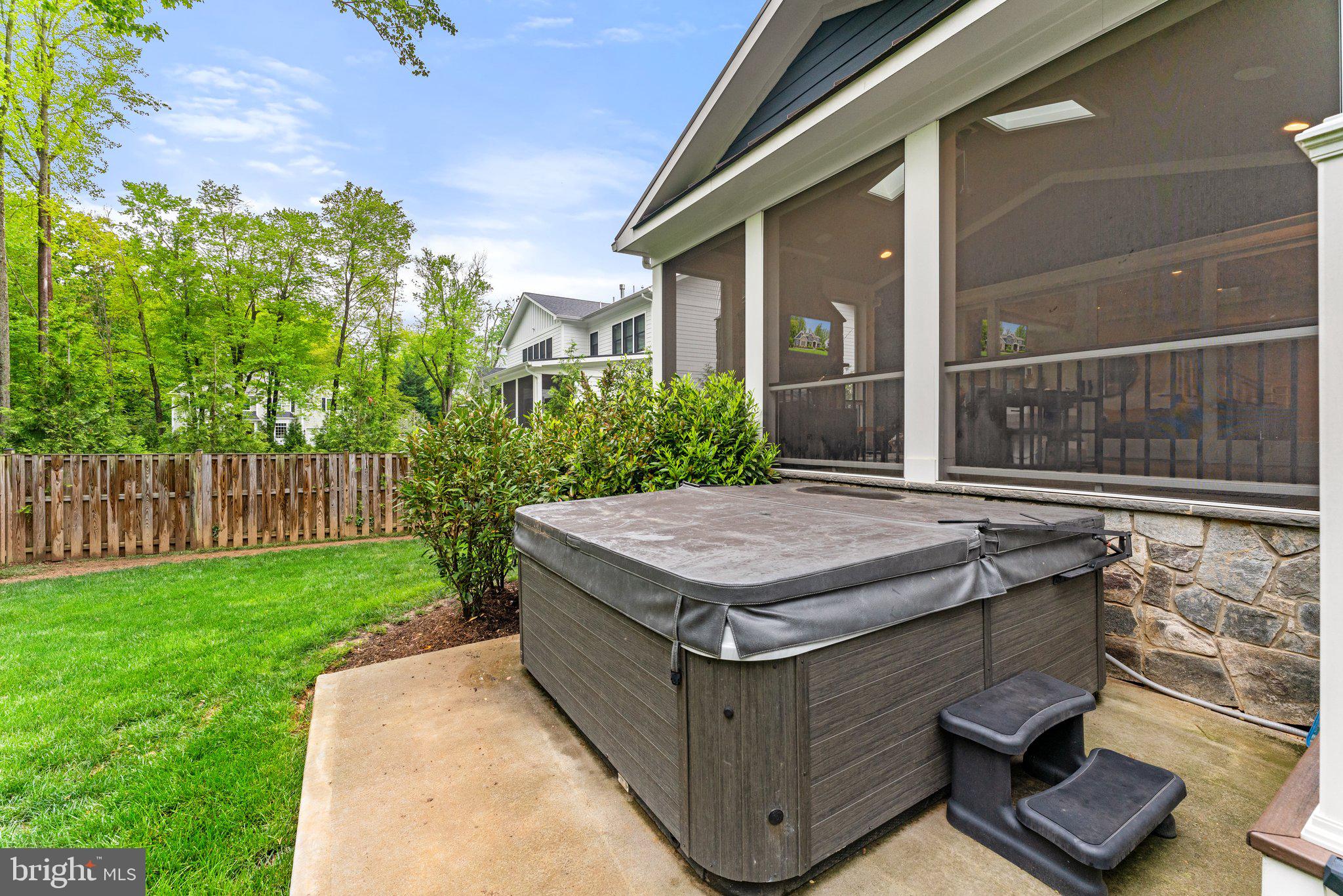 303 Mashie Dr SE