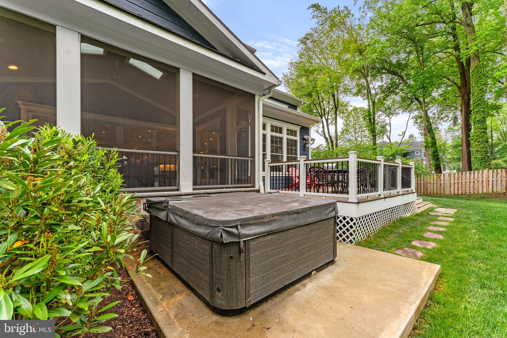 303 Mashie Dr SE