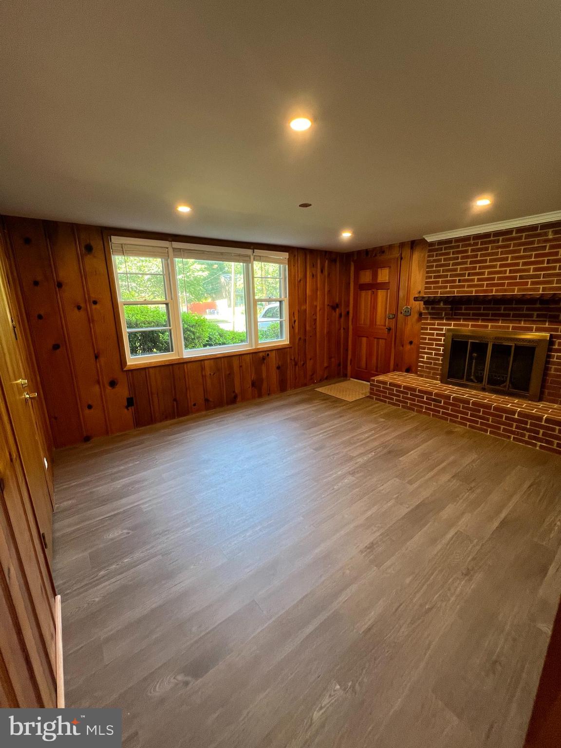 107 PATRICK ST SE
