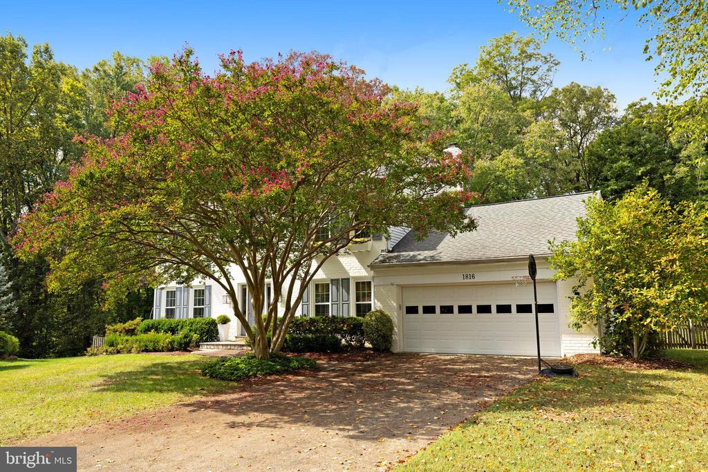 1816 Abbey Oak Dr