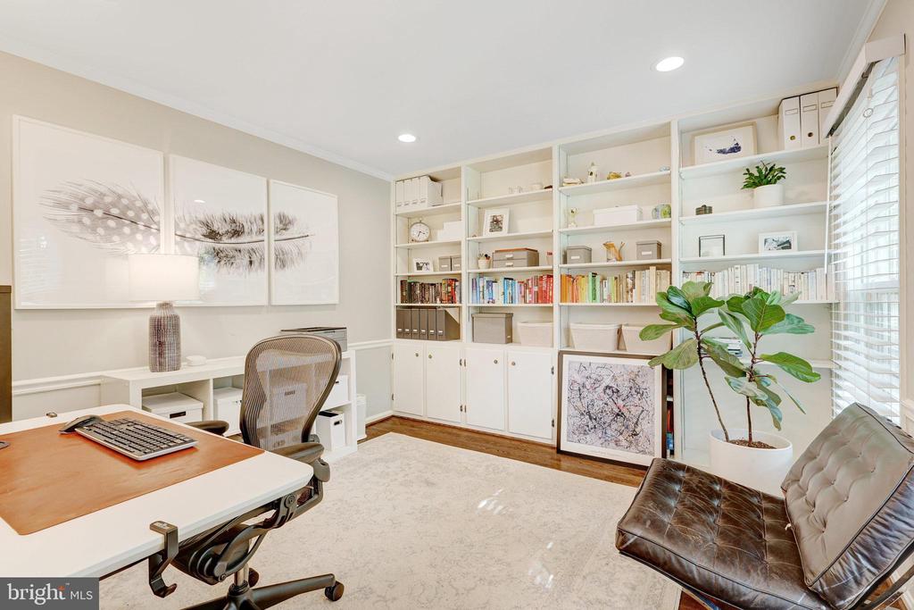 1816 Abbey Oak Dr