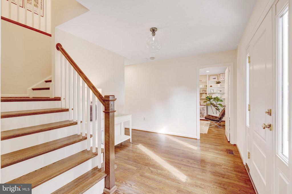 1816 Abbey Oak Dr