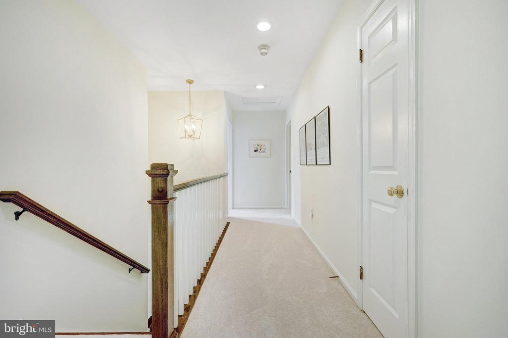 1816 Abbey Oak Dr