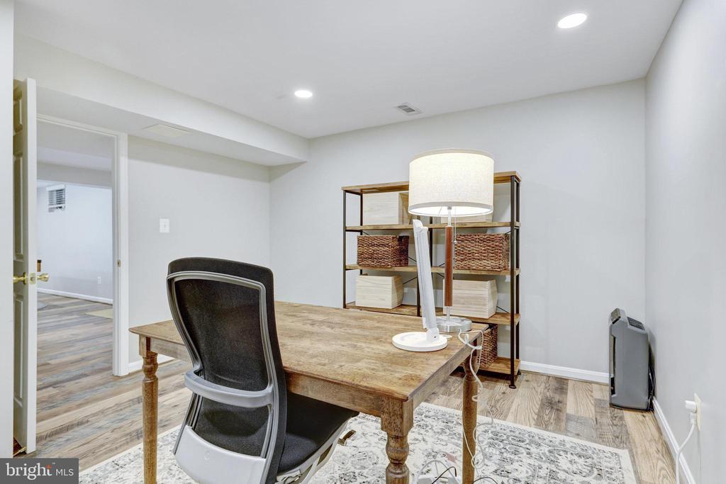 1816 Abbey Oak Dr