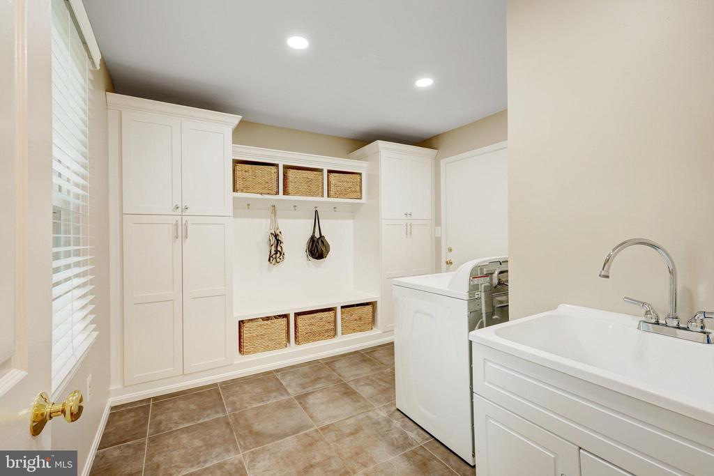 1816 Abbey Oak Dr