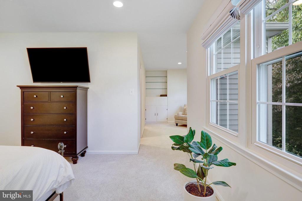 1816 Abbey Oak Dr