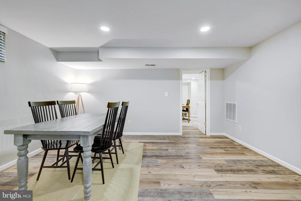 1816 Abbey Oak Dr