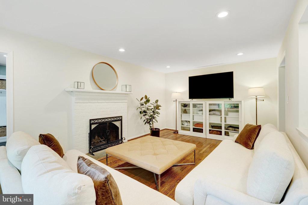 1816 Abbey Oak Dr