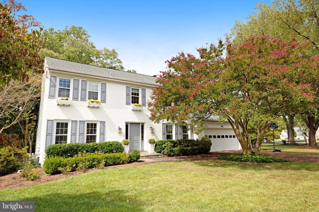1816 Abbey Oak Dr