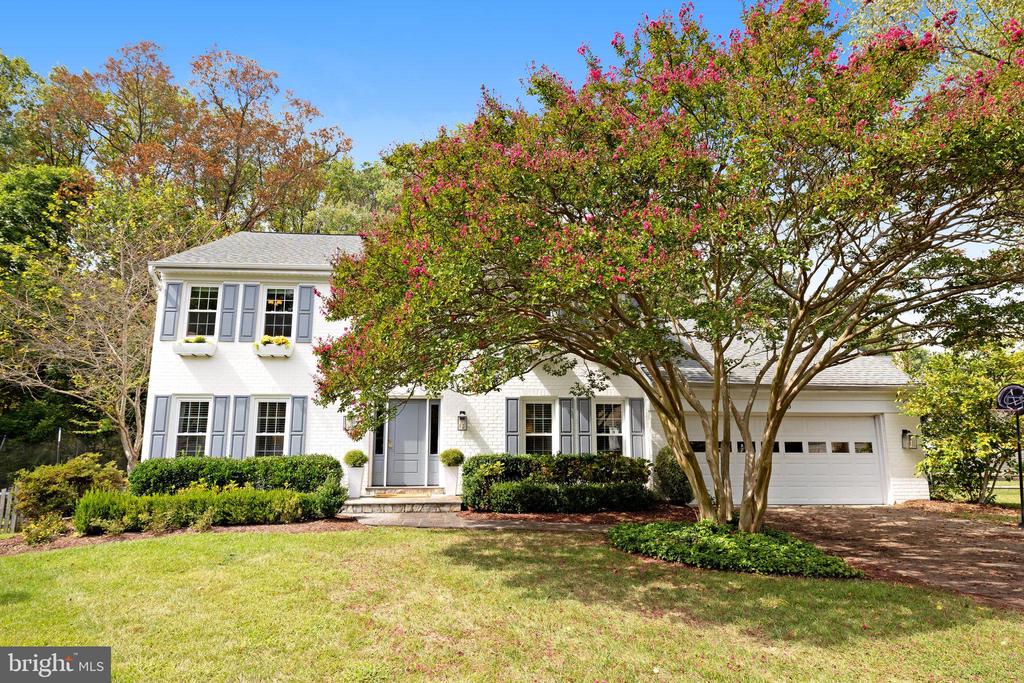 1816 Abbey Oak Dr