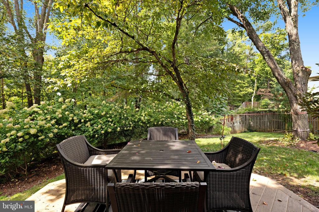 1816 Abbey Oak Dr
