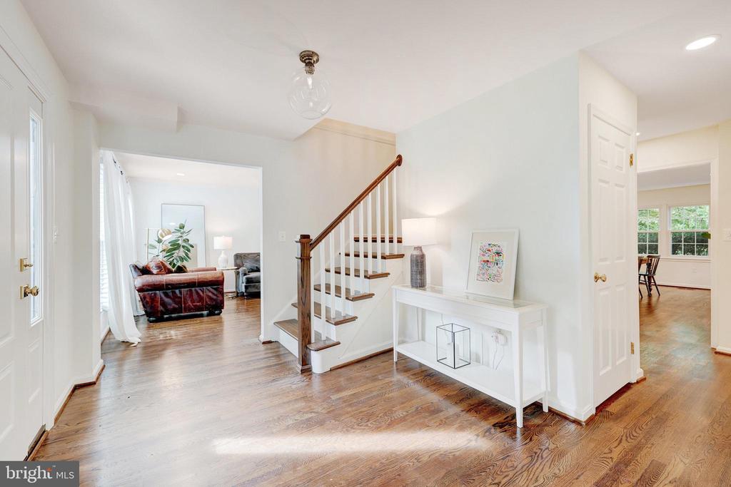 1816 Abbey Oak Dr