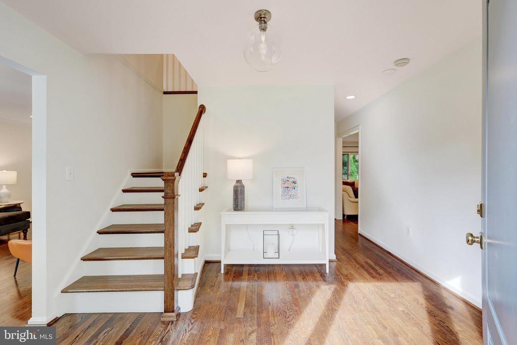 1816 Abbey Oak Dr