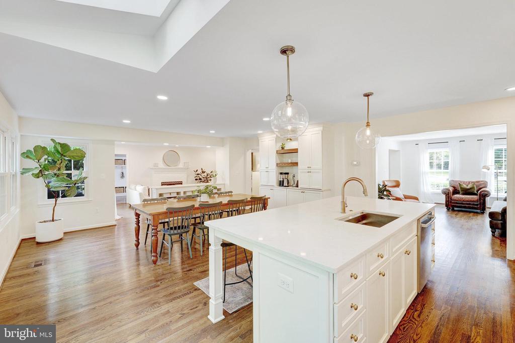 1816 Abbey Oak Dr
