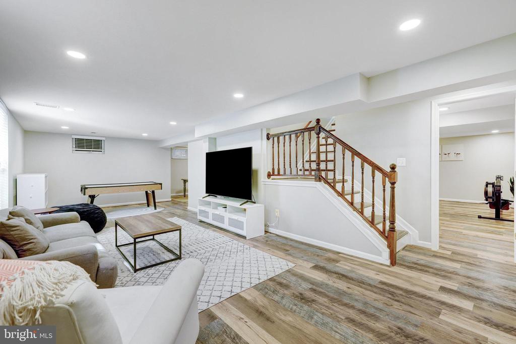1816 Abbey Oak Dr