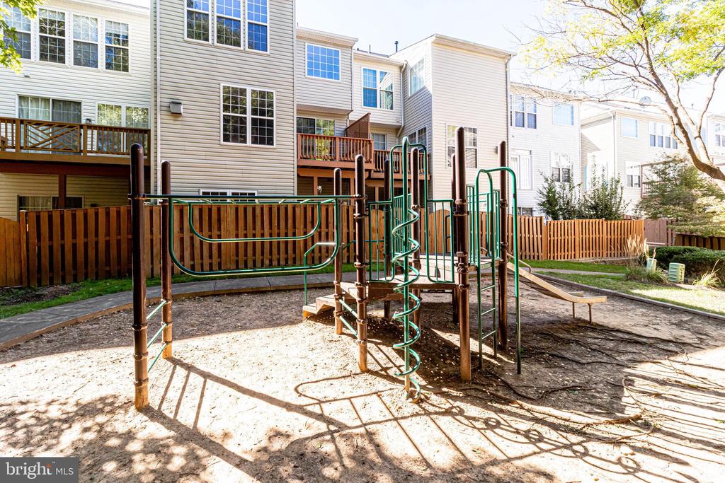 9330 BRANCH SIDE LN