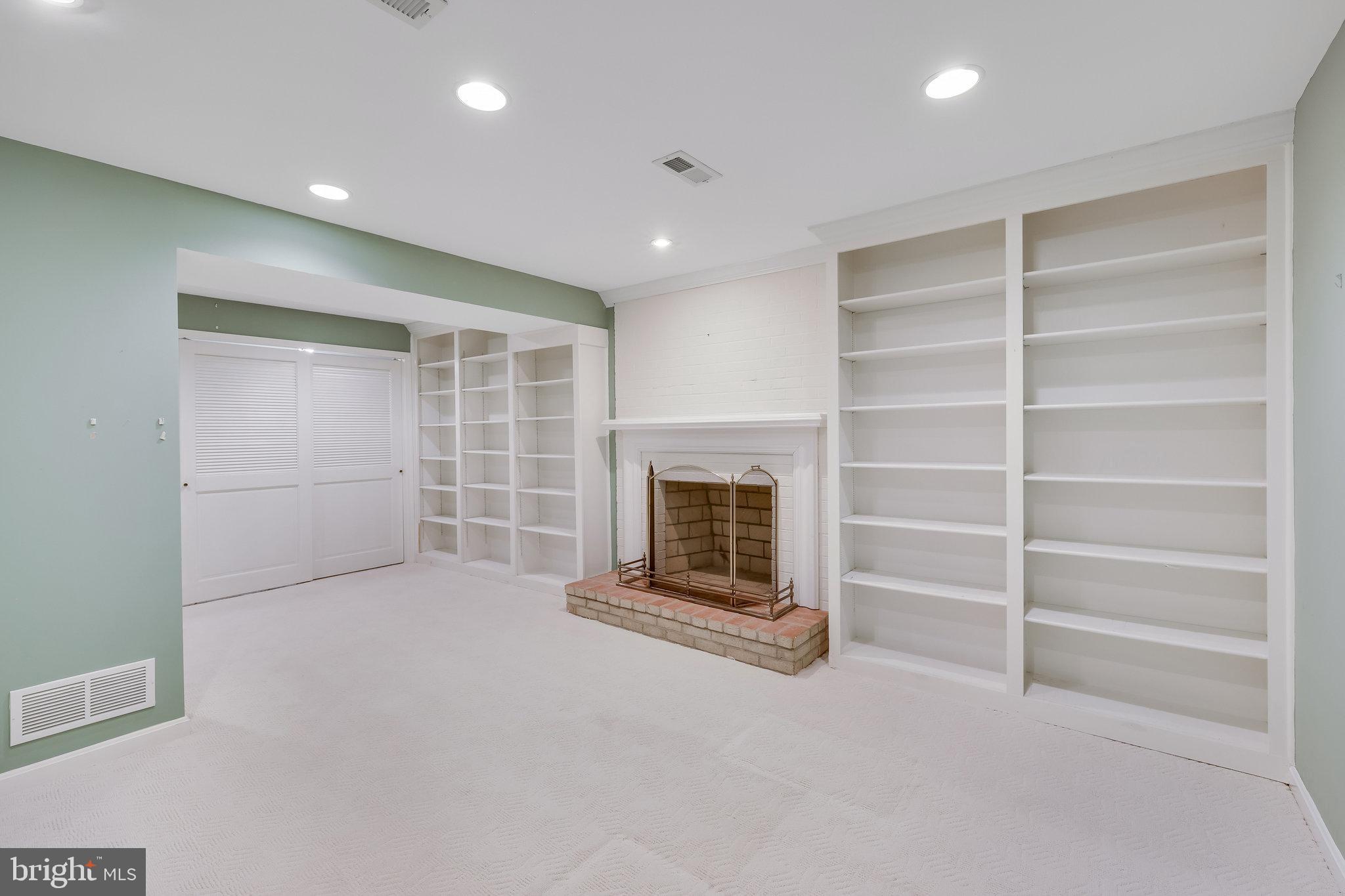 3239 Betsy Ln
