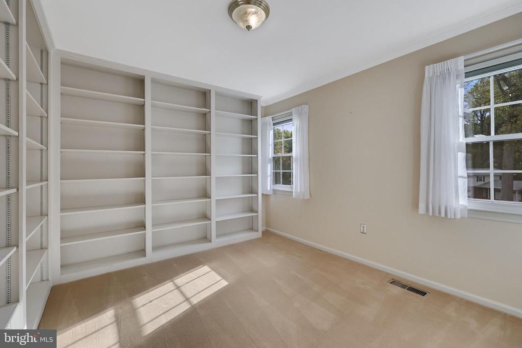 3239 Betsy Ln