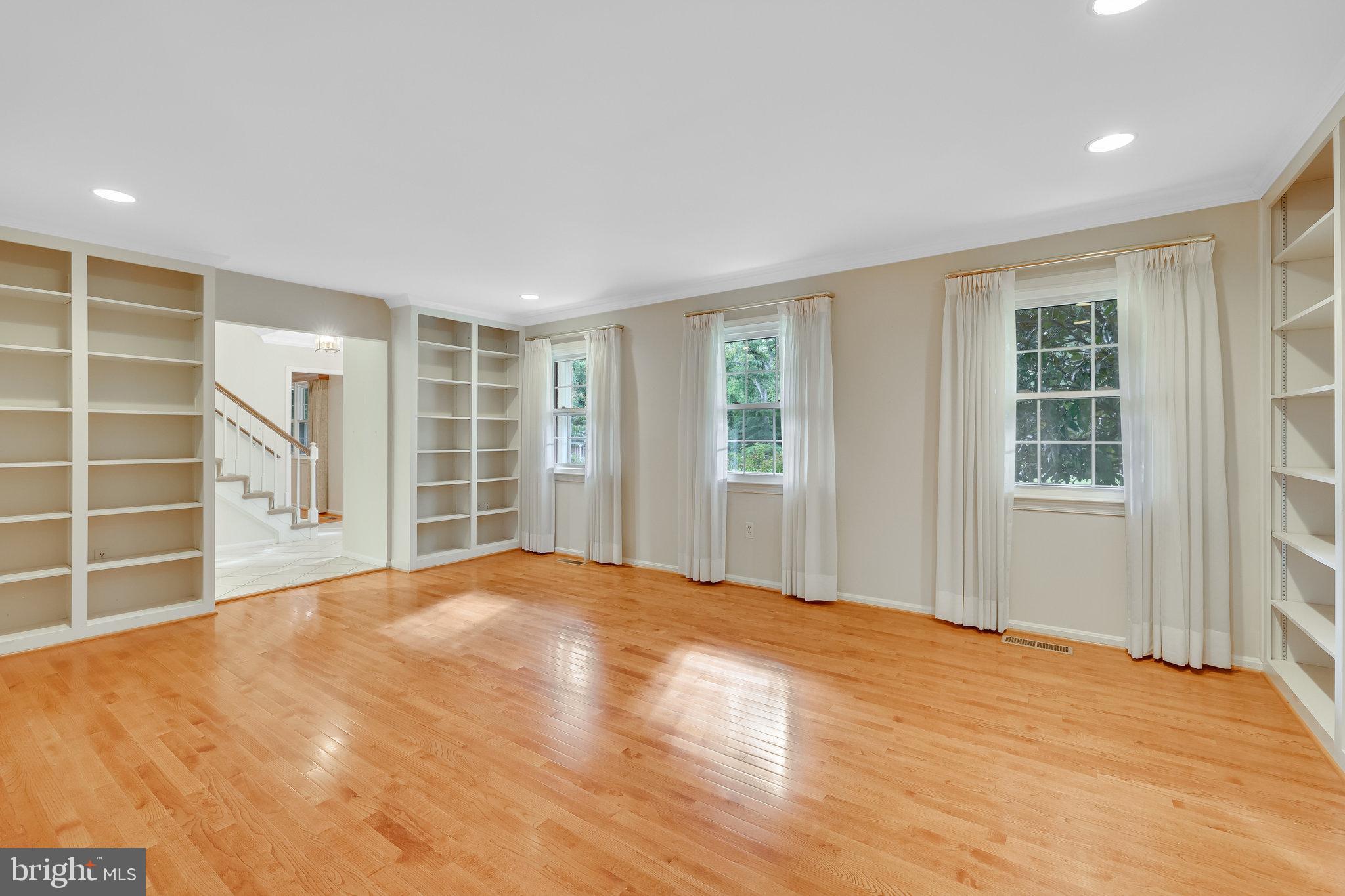 3239 Betsy Ln